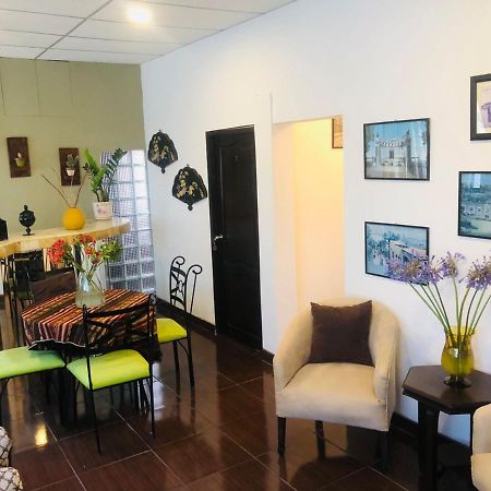 Hostal Villa 97 Guayaquil Bagian luar foto