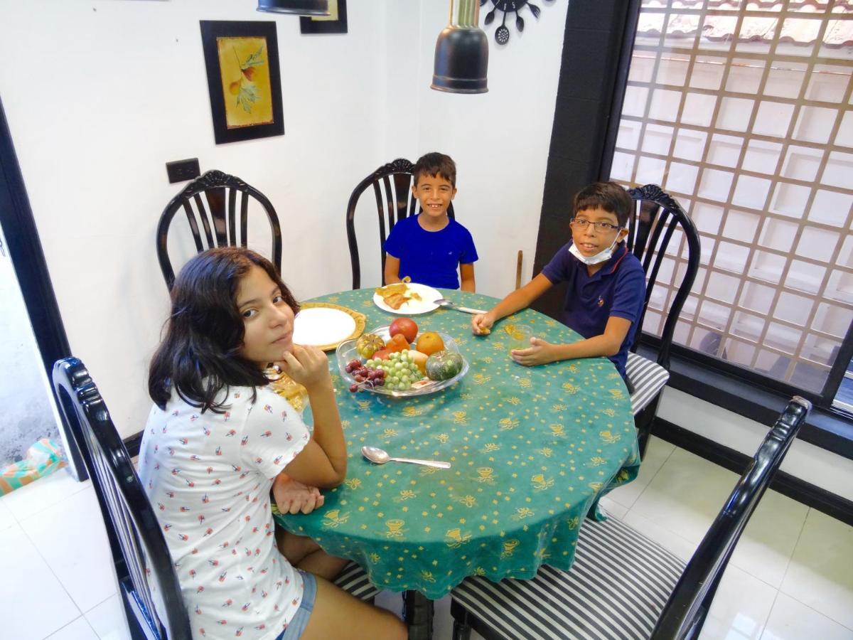 Hostal Villa 97 Guayaquil Bagian luar foto